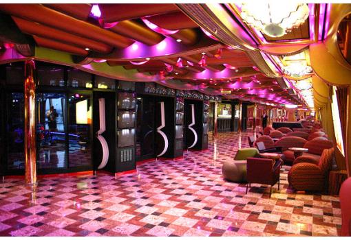 El Disco Bar Nouveau es uno de los más animados